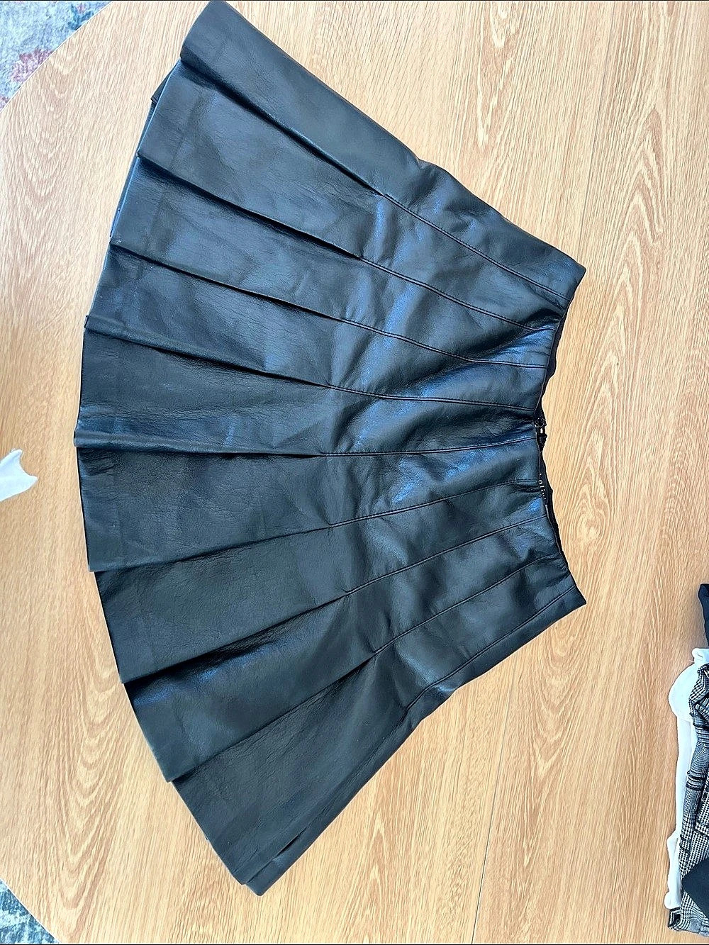 alice + olivia Carter Faux Leather Pleated Mini Skirt Black Size 4